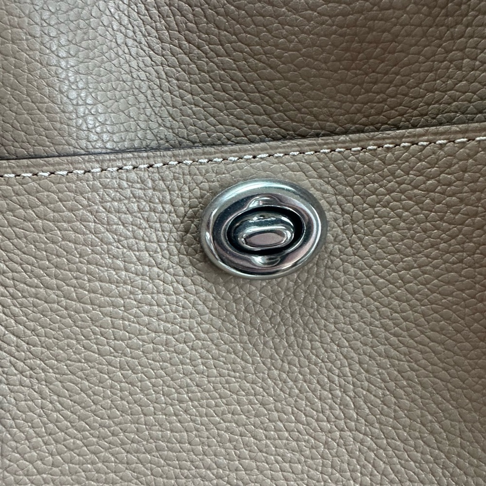 BRAND NEW Coach Pebbled Leather Satchel Tote Taupe Multi Compartment w/ Strap - Picture 5 of 14